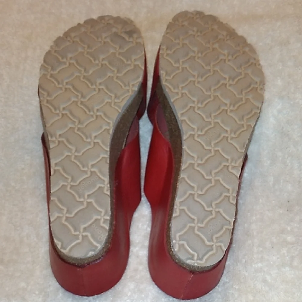 NWOT Women's Red Crisscross Slide Sandals